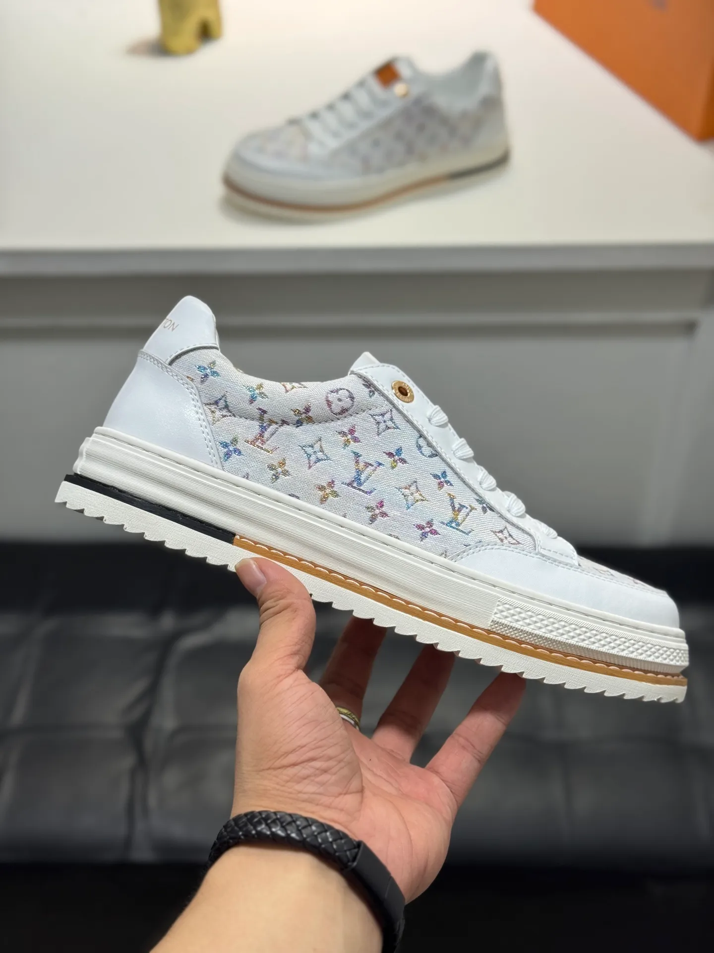 Men's shoes 💰400 [New style] 🌂🌂Top original order - Louis Vuitton®️ Trendy and fashionable yet low-key men's casual shoes, LV special fabric pattern on the upper, comfortable and breathable, sheepskin lining, original rubber outsole, 3 colors available ~ a must-have for sportsmen. Size: 38-44 (45 customized